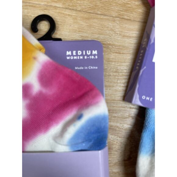 New 3 Pairs Bombas Quarter Socks Multi Color Tie Dye Lightweight Medium - Picture 2 of 4